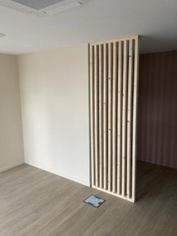 Claustra bois formant une cloison