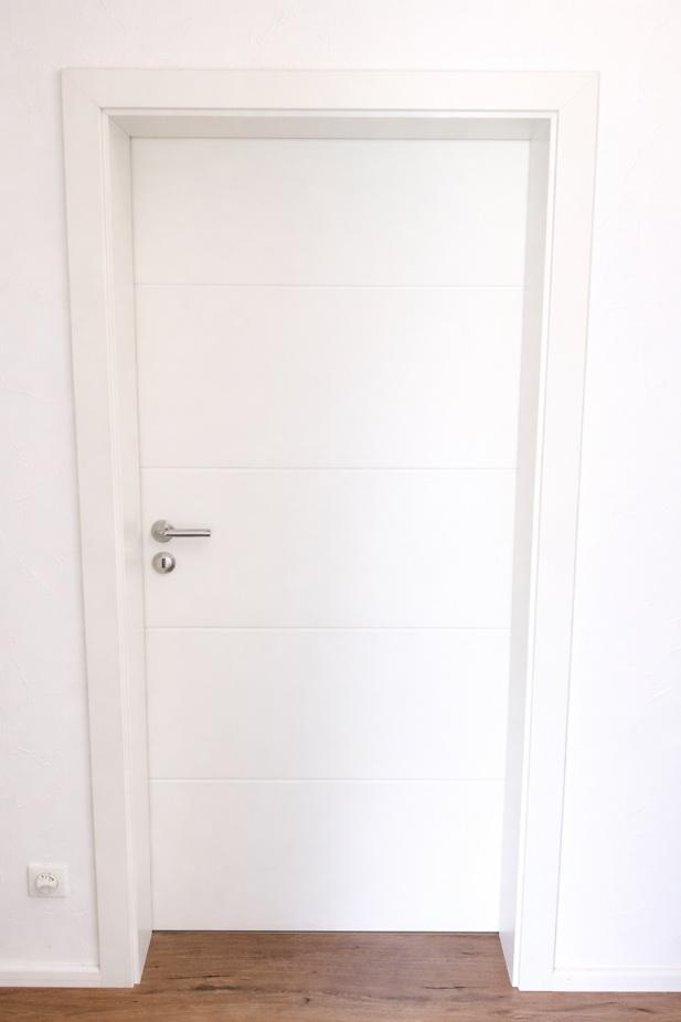 Porte intérieure blanche contemporaine sur mesure